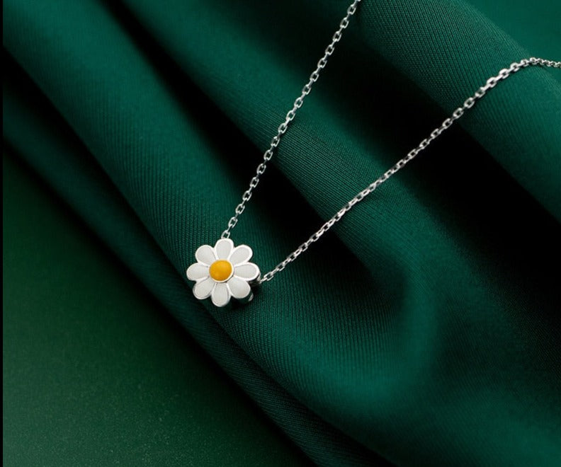 Daisy Pure Silver Necklace